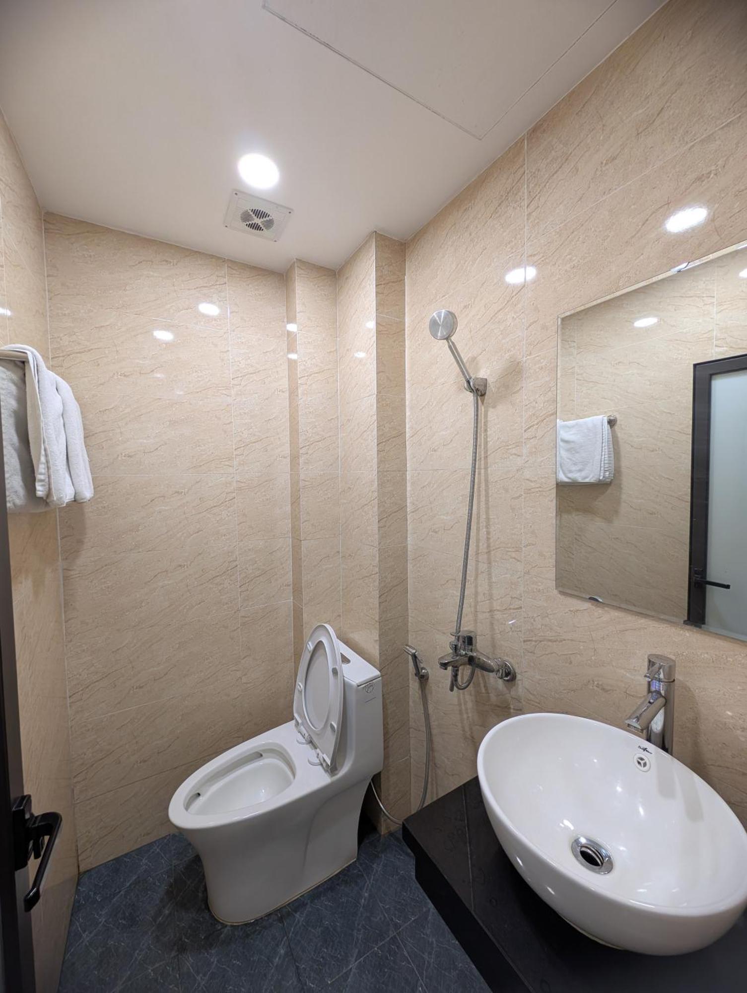 Era Apartment 158 Nguyen Khanh Toan Hanoi Exterior photo